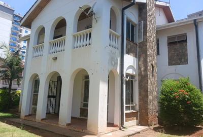 5 Bed Townhouse with En Suite at Othaya