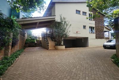 5 Bed House with Staff Quarters in Gigiri