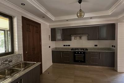5 Bed Townhouse with En Suite at Muthangari Drive - 4