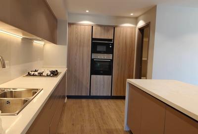 4 Bed Apartment with En Suite in Rosslyn - 4