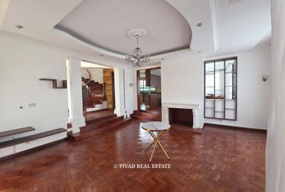 4 Bed House with Swimming Pool at Garden Estate - 4