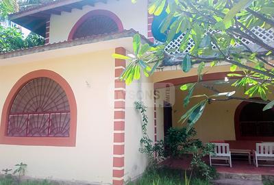 2 Bed Apartment with En Suite in Malindi