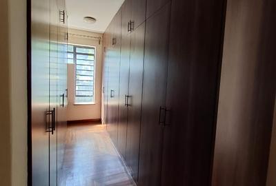 5 Bed Townhouse with En Suite in Lavington
