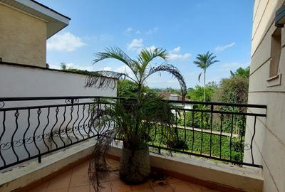 5 Bed Townhouse with En Suite in Westlands Area