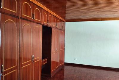 4 Bed Townhouse with En Suite in Westlands Area - 2