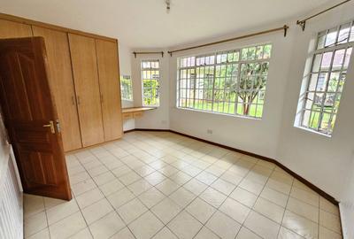 4 Bed Townhouse with En Suite in Spring Valley - 2