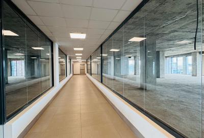 4,000 ft² Office with Backup Generator at Riverside Drive