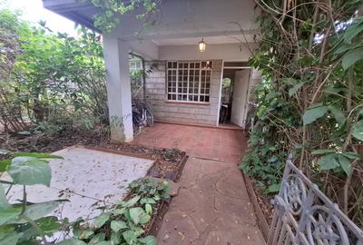 2 Bed House with En Suite in Garden Estate