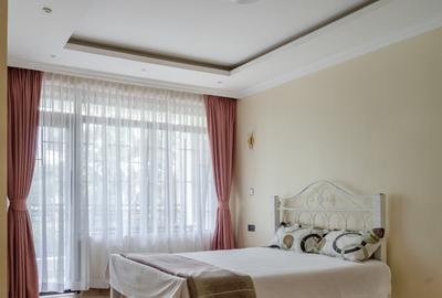 7 Bed House with En Suite in Karen - 3