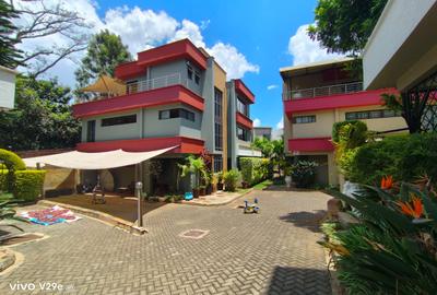 5 Bed Townhouse with En Suite at Convent Drive - 2