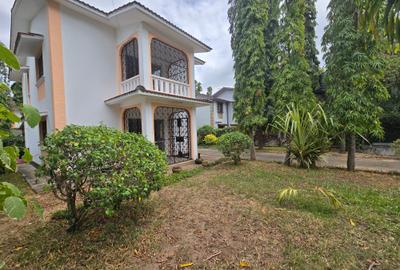 3 Bed Villa with En Suite in Nyali Area