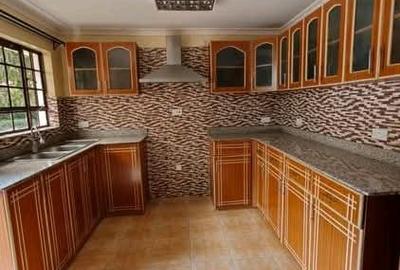 3 Bed Townhouse with Walk In Closet in Karen