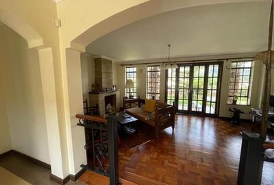 4 Bed Townhouse with En Suite in Rosslyn