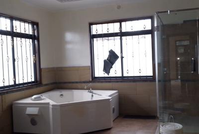 5 Bed Townhouse with En Suite in Westlands Area