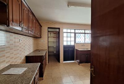 4 Bed Apartment with En Suite in Parklands