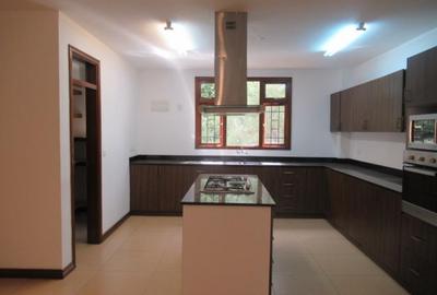 3 Bed Apartment with En Suite at Riverside Drive 009 - 4