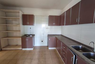3 Bed Apartment with En Suite in Kilimani