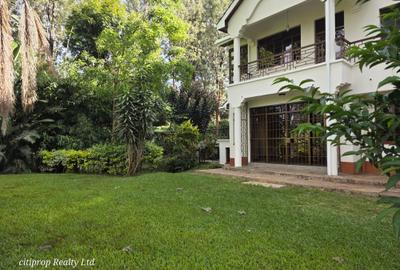 5 Bed House with En Suite in Runda - 2