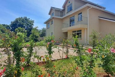 5 Bed Townhouse with En Suite in Kyuna - 3