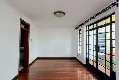 5 Bed Townhouse with En Suite in Lavington - 3
