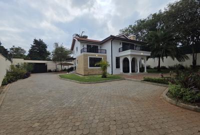 6 Bed House with En Suite in Runda - 2