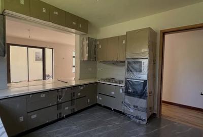 6 Bed Townhouse with En Suite at Lavington Green - 2