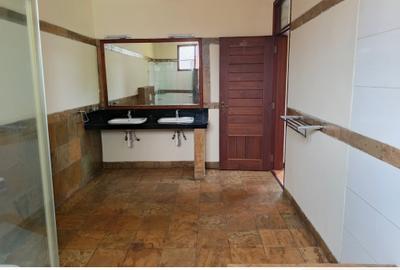 4 Bed Apartment with En Suite at Riverside