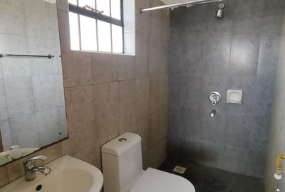 2 Bed Apartment with Lift in Ngong Road - 4
