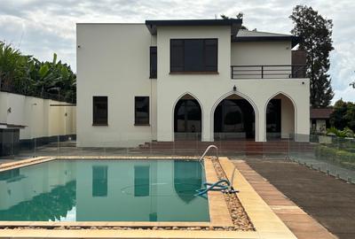 5 Bed House with En Suite in Runda