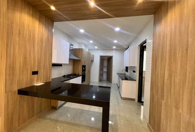 4 Bed Apartment with En Suite in Spring Valley