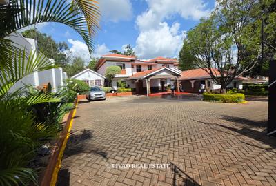 4 Bed House with Garden in Rosslyn - 2
