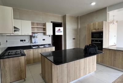 4 Bed Apartment with En Suite in Westlands Area - 4