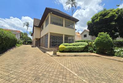 5 Bed House with En Suite in Runda - 2