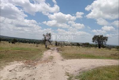 Land at Maanzoni