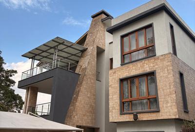 6 Bed Townhouse with En Suite in Lavington - 3