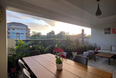 3 Bed Apartment with En Suite in Riverside