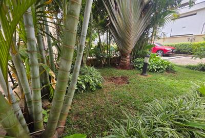 6 Bed Townhouse with En Suite in Lavington - 2