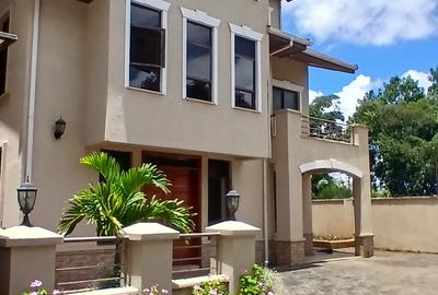 5 Bed Townhouse with En Suite at Lavington Green
