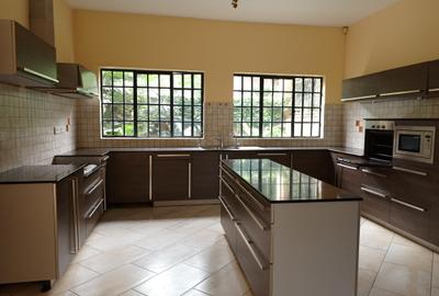 5 Bed Townhouse with En Suite in Lower Kabete