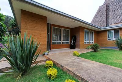 4 Bed House with En Suite in Spring Valley