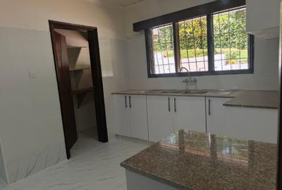 6 Bed House with En Suite in Gigiri