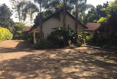 5 Bed House with En Suite in Runda