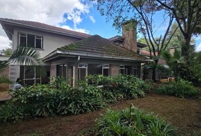 4 Bed House with En Suite in Lavington - 2