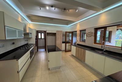 5 Bed Townhouse with En Suite in Lavington