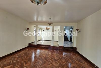 5 Bed Townhouse with En Suite in Riverside - 3