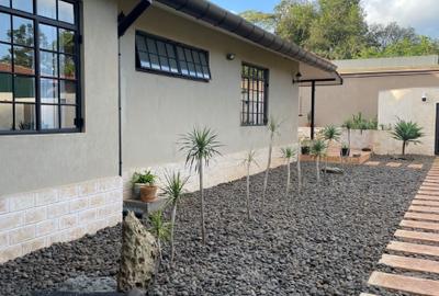 4 Bed House with En Suite in Dennis Pritt