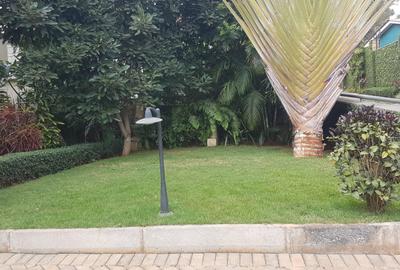 5 Bed House with En Suite at Lavington