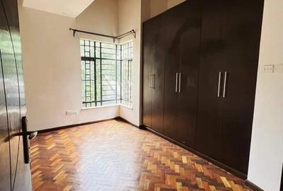 4 Bed House with En Suite at Lavington