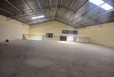 7,500 ft² Warehouse with Parking in Syokimau