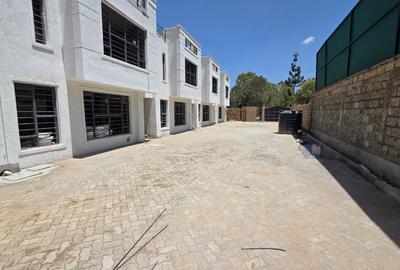 4 Bed Townhouse with En Suite in Ngong - 2